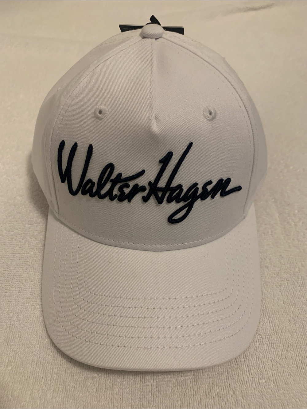 Men’s Walter Hagen cotton script hat in white! NWT